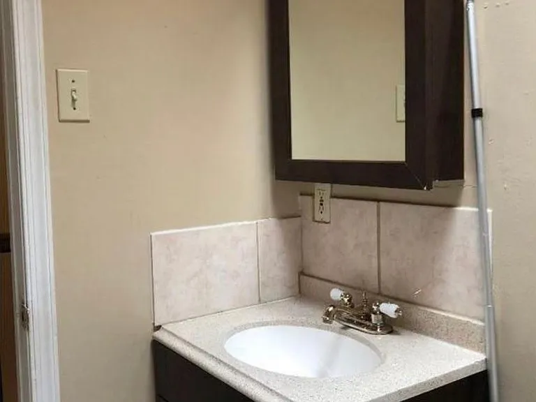 2131 Clymer St — Photo 15