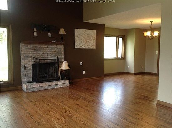 1st image of 302 Oak Tree Ln