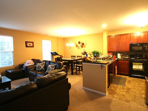 2nd image of 1727 Woodside Dr