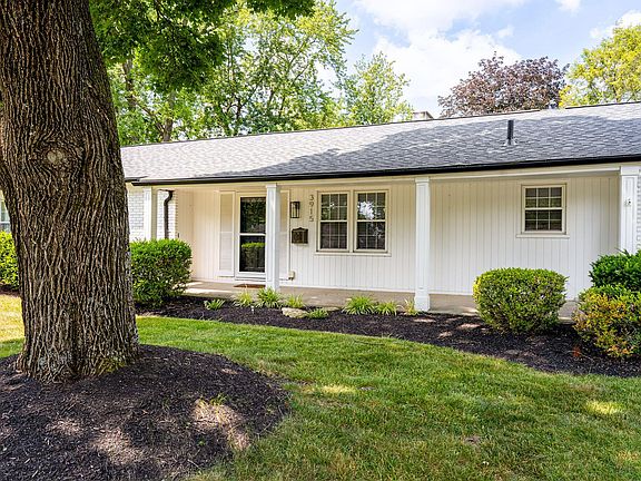 3rd image of 3915 Mountview Rd