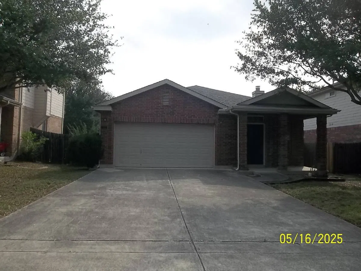 524 Foxford Run Dr in Cibolo, TX 78108 — Photo 1