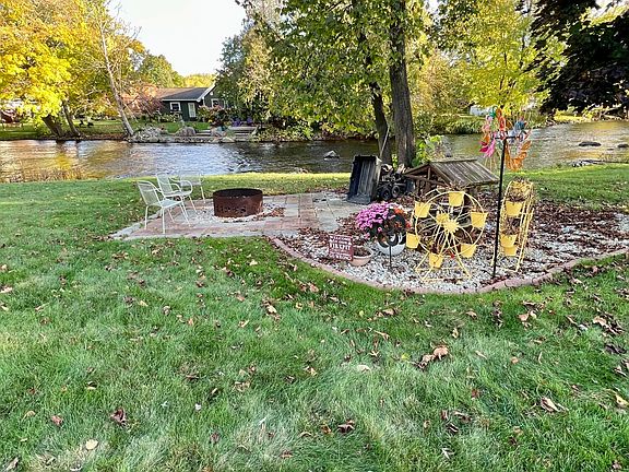4th image of 4078 Riverview Dr S