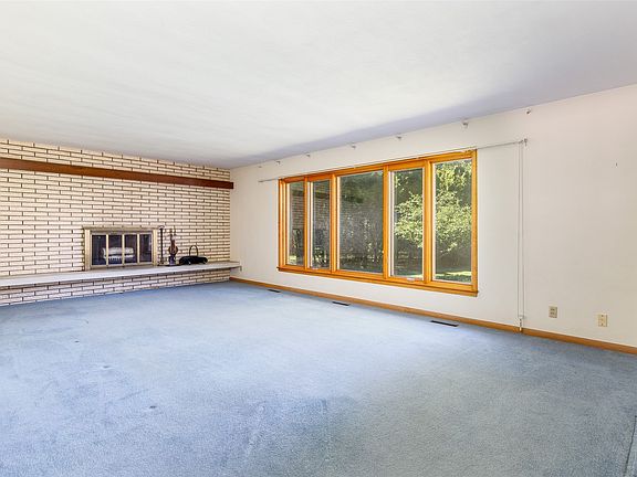 3rd image of 2216 Duff Ave