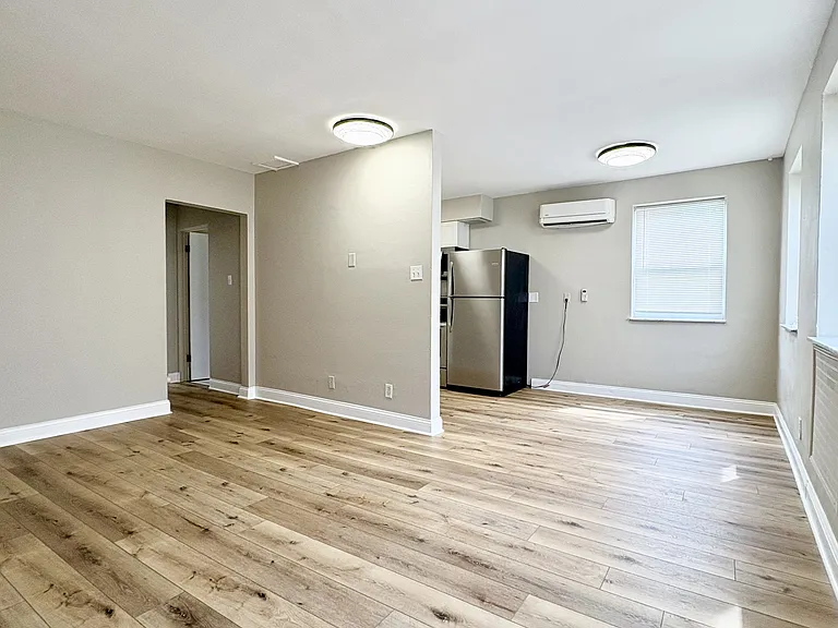 4250 Miami St #B2 — Photo 3