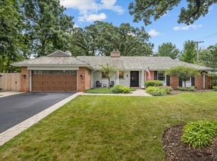 975 Inverlieth Ter, Lake Forest, IL 60045