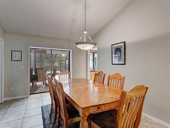 4th image of 314 Mayfair Cir E