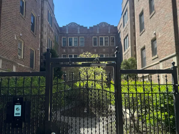 124 Callan Ave APT 2B, Evanston, IL 60202