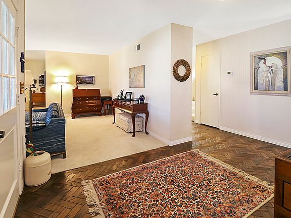 4th image of 1390 Morrow Cir