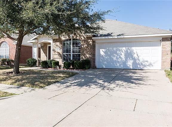 3rd image of 605 Spanish Oak Ct