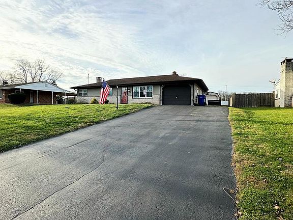 3rd image of 2417 Berkshire Ln