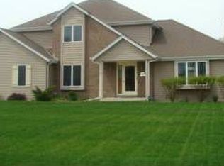 W196N11465 Shadow Wood Dr, Germantown, WI 53022