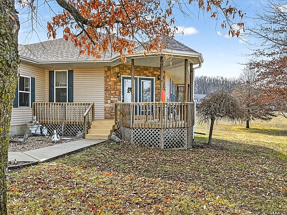 4th image of 1592 E 431st Road