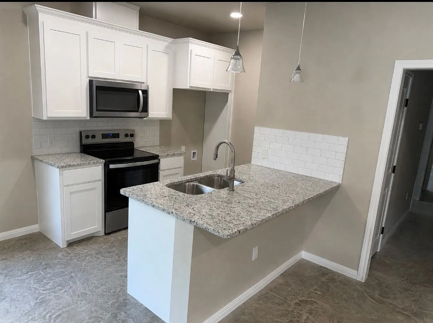 1015 Preston St — Photo 3