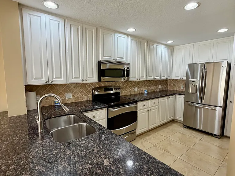 1605 Jeaga Dr — Photo 1