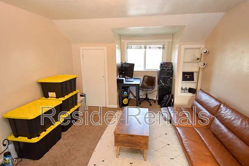 Studio, 1.0 bath, $435 — Photo 4