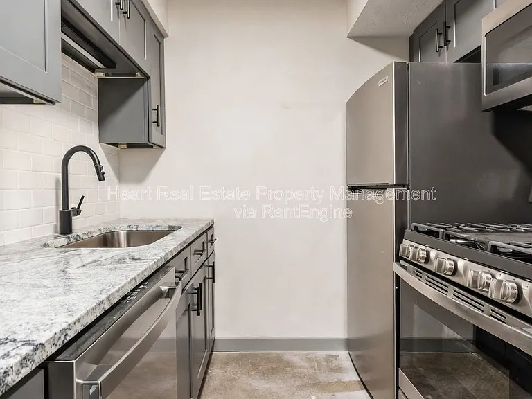 2085 W Broad St #209 — Photo 7