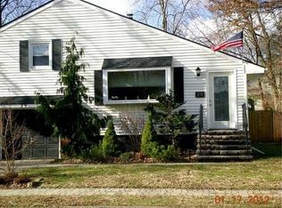 29 Beechwood Ave, Metuchen, NJ 08840