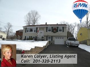 12 Hiawatha Blvd, Oakland, NJ 07436