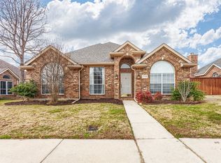 1112 Courtney Ln, Lewisville, TX 75077
