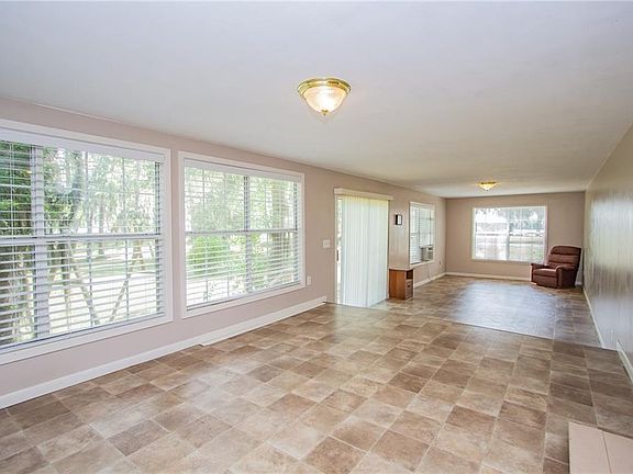 4th image of 248 Hall Dr