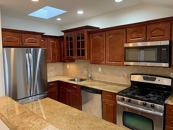 5th image of 842 Dean Ave #2
