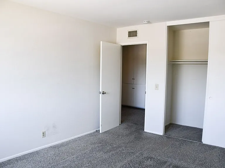 522 E Collins Ave — Photo 45