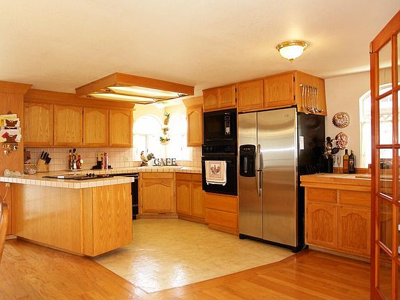 5th image of 1123 Maxey Ct