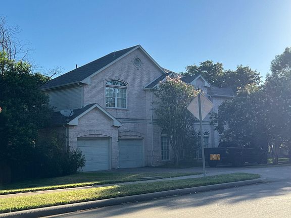 3rd image of 942 Fountain Dr