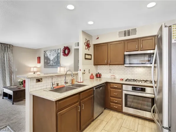 5092 Mandalay Springs Dr Unit 103, Las Vegas, NV 89120