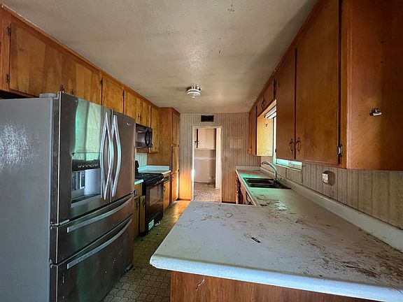 4th image of 21977 Coloma Dr