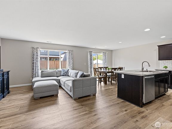5th image of 10504 189th Street E