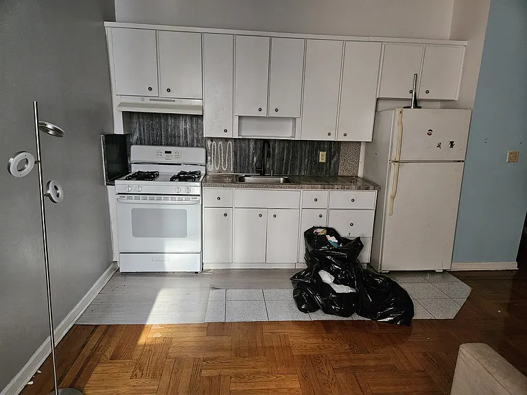 1725 Emmons Ave #D7 — Photo 11