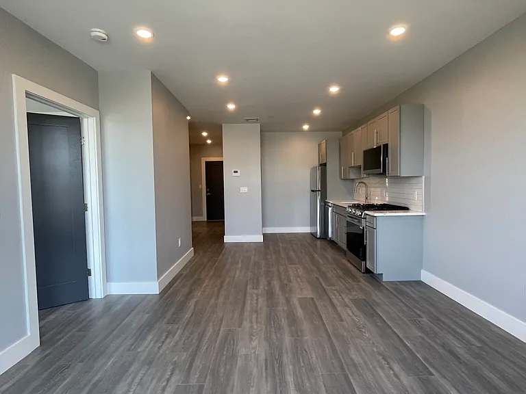 365A Western Ave #607 — Photo 4