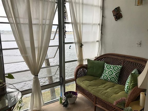 5th image of 1175 NE Miami Gardens Dr APT 204