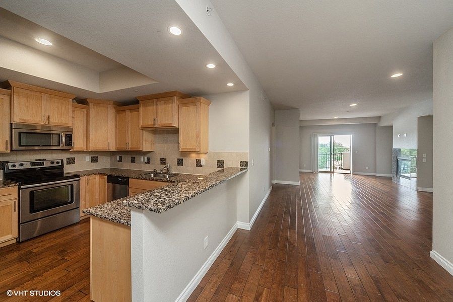 Open layout with a breakfast bar
