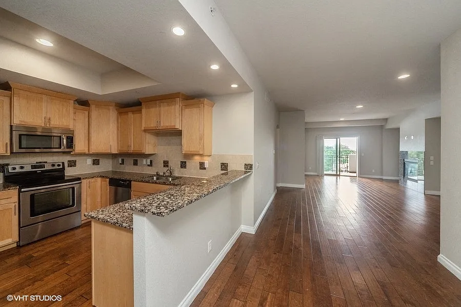 Open layout with a breakfast bar