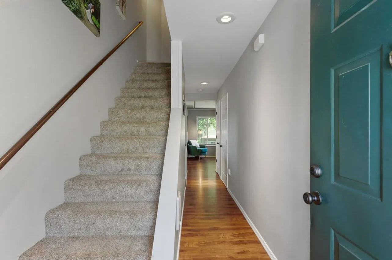 7133 SW Sagert St — Photo 2