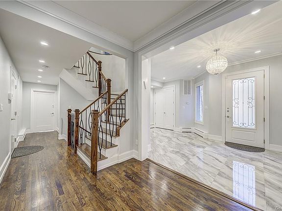 2nd image of 5 Waverly Pl