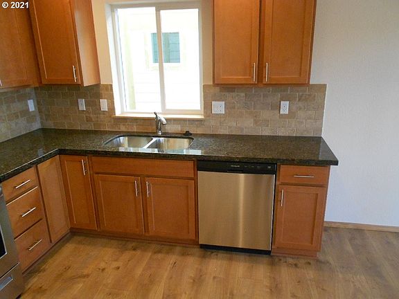 3rd image of 7949 SE Glencoe St #6