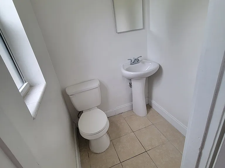 4160 Gloria Ave — Photo 8