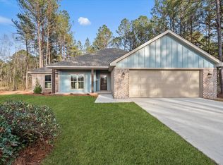 40 Ratcliff Rd, Sumrall, MS 39482