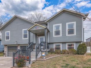 807 Old Stage Rd, Pleasant Hill, MO 64080