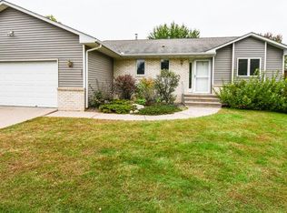 1847 Windjammer Dr, Woodbury, MN 55125