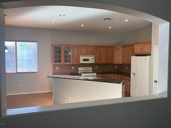 5th image of 8038 N High Branch Dr