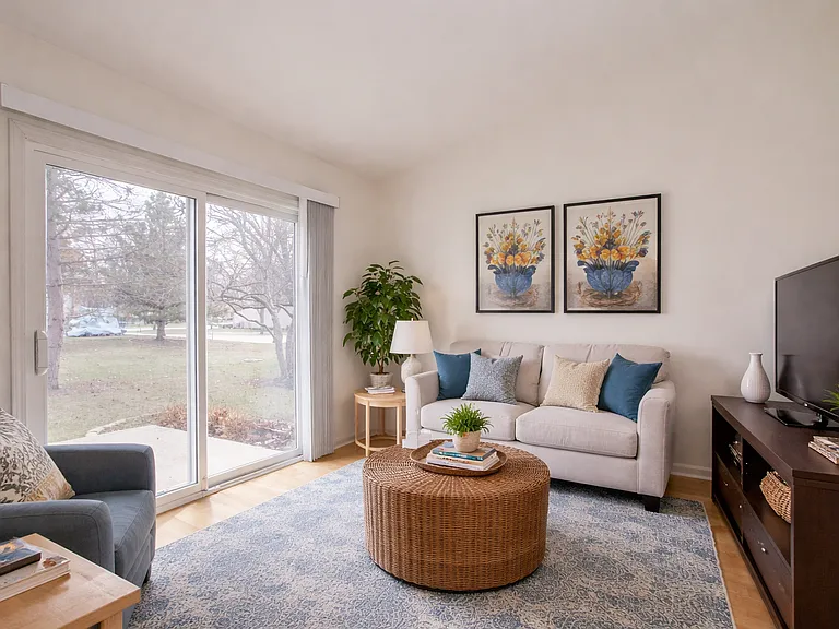 1217 N Village Dr — Photo 4