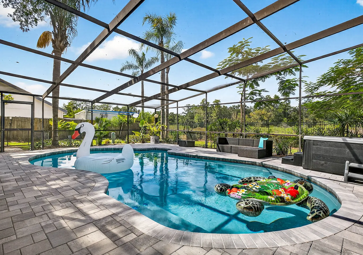 "Gather & Splash" 3BR Pool Home w/Hot Tub — Photo 1