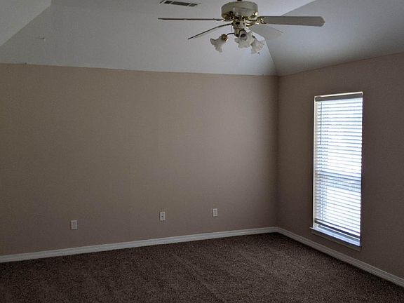 4th image of 9055 Lakeview Dr