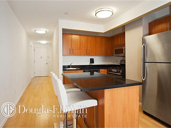 3rd image of 20 West St APT 32B
