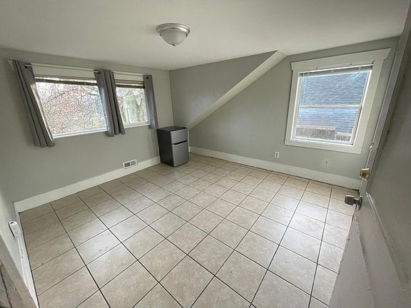 4th image of 4719 5th Ave NE #1