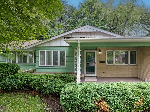 2nd image of 214 Knollwood Dr